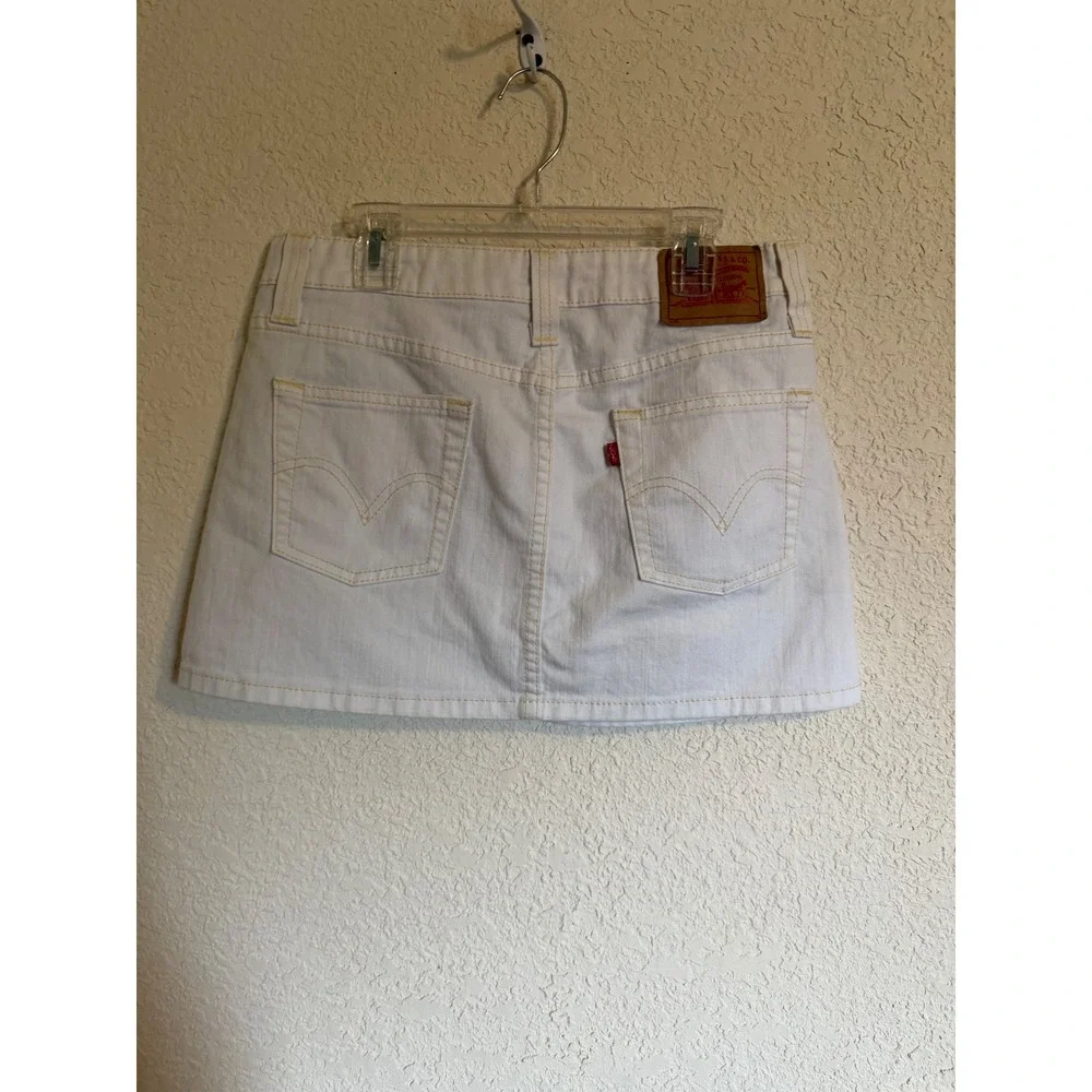 Levis Low Slouch White Denim Mini Skirt Size 3JR Low Rise Yellow Stitching